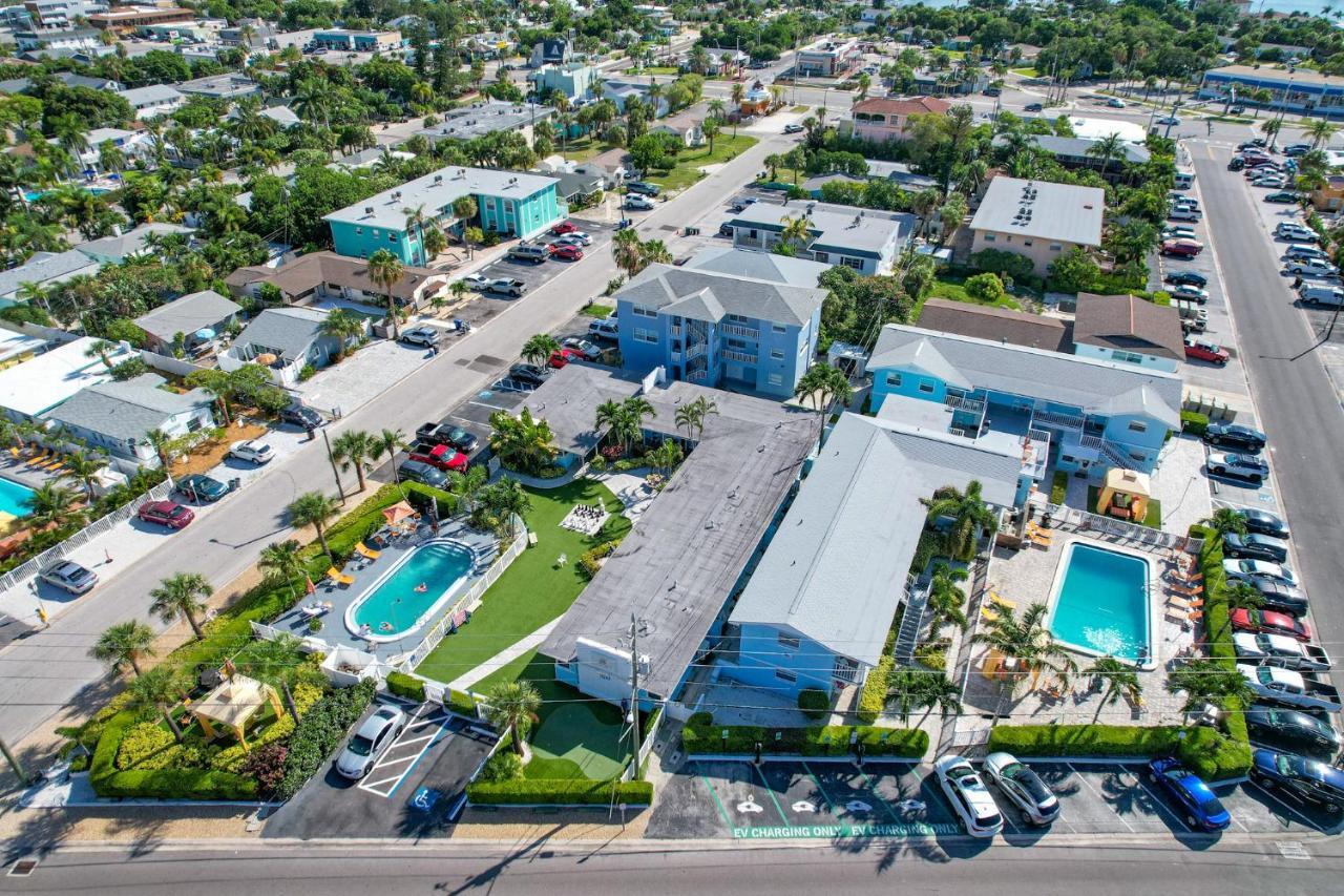 St. Pete Beach Suites Екстериор снимка