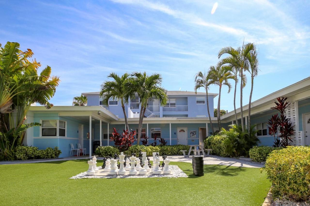 St. Pete Beach Suites Екстериор снимка