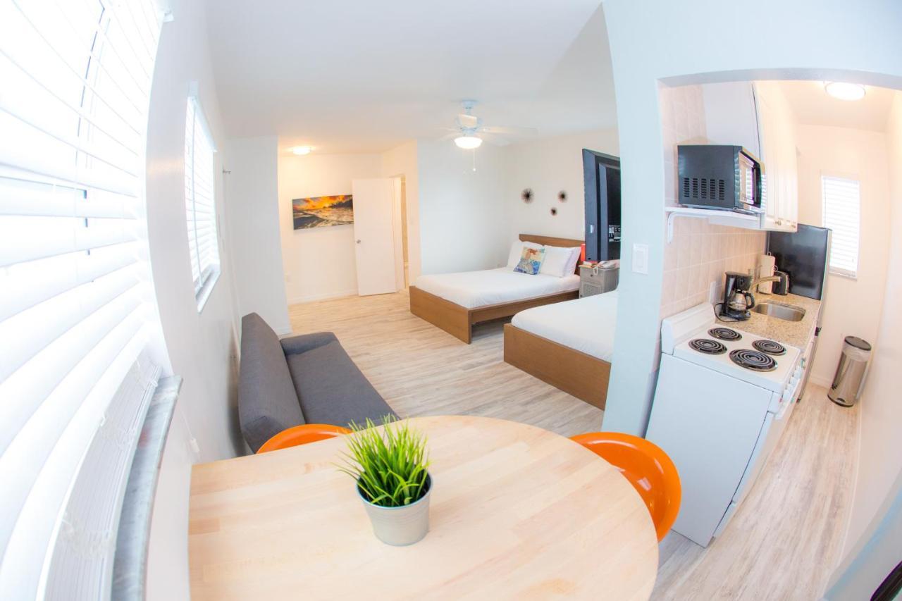 St. Pete Beach Suites Екстериор снимка