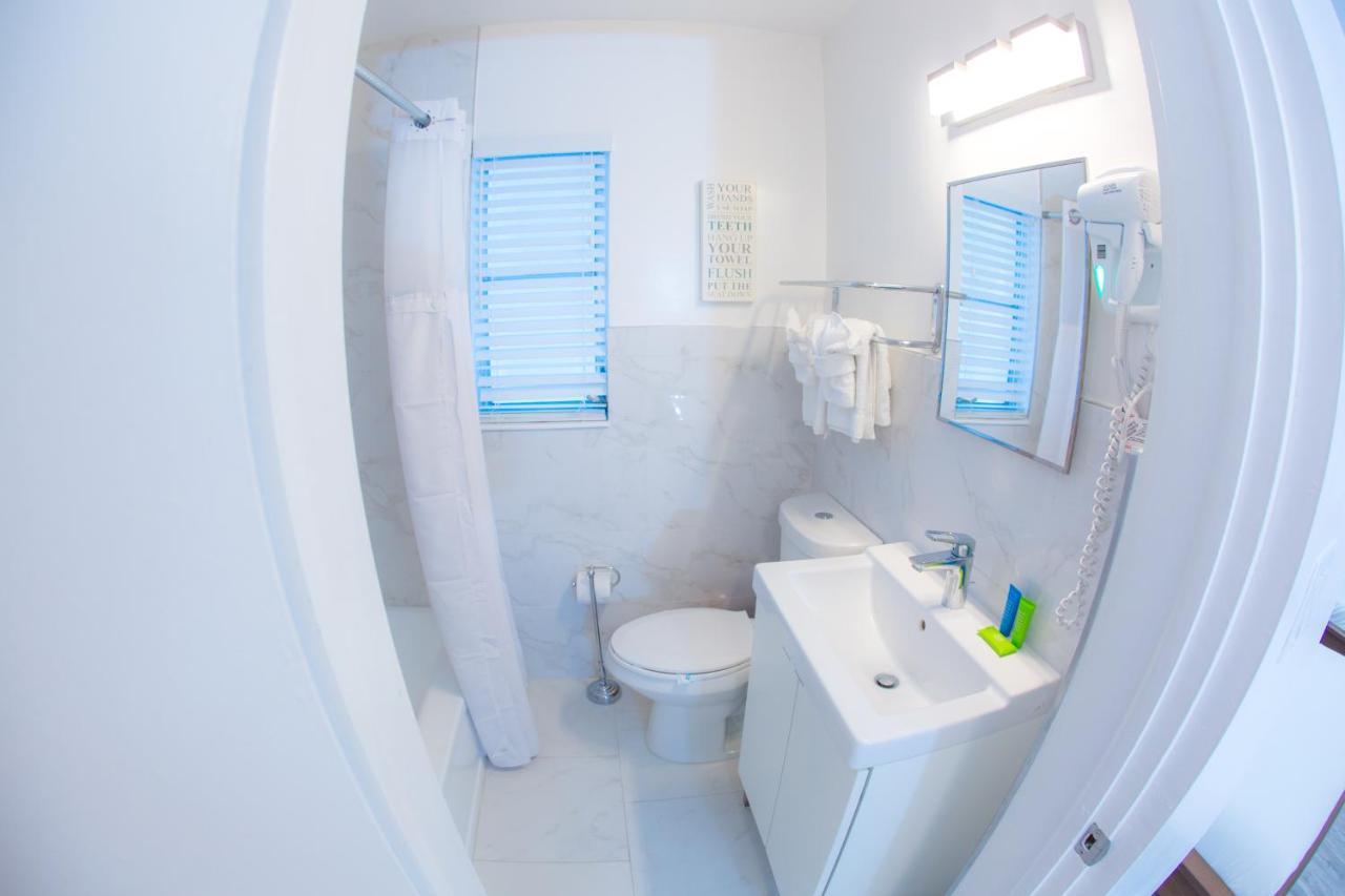 St. Pete Beach Suites Екстериор снимка