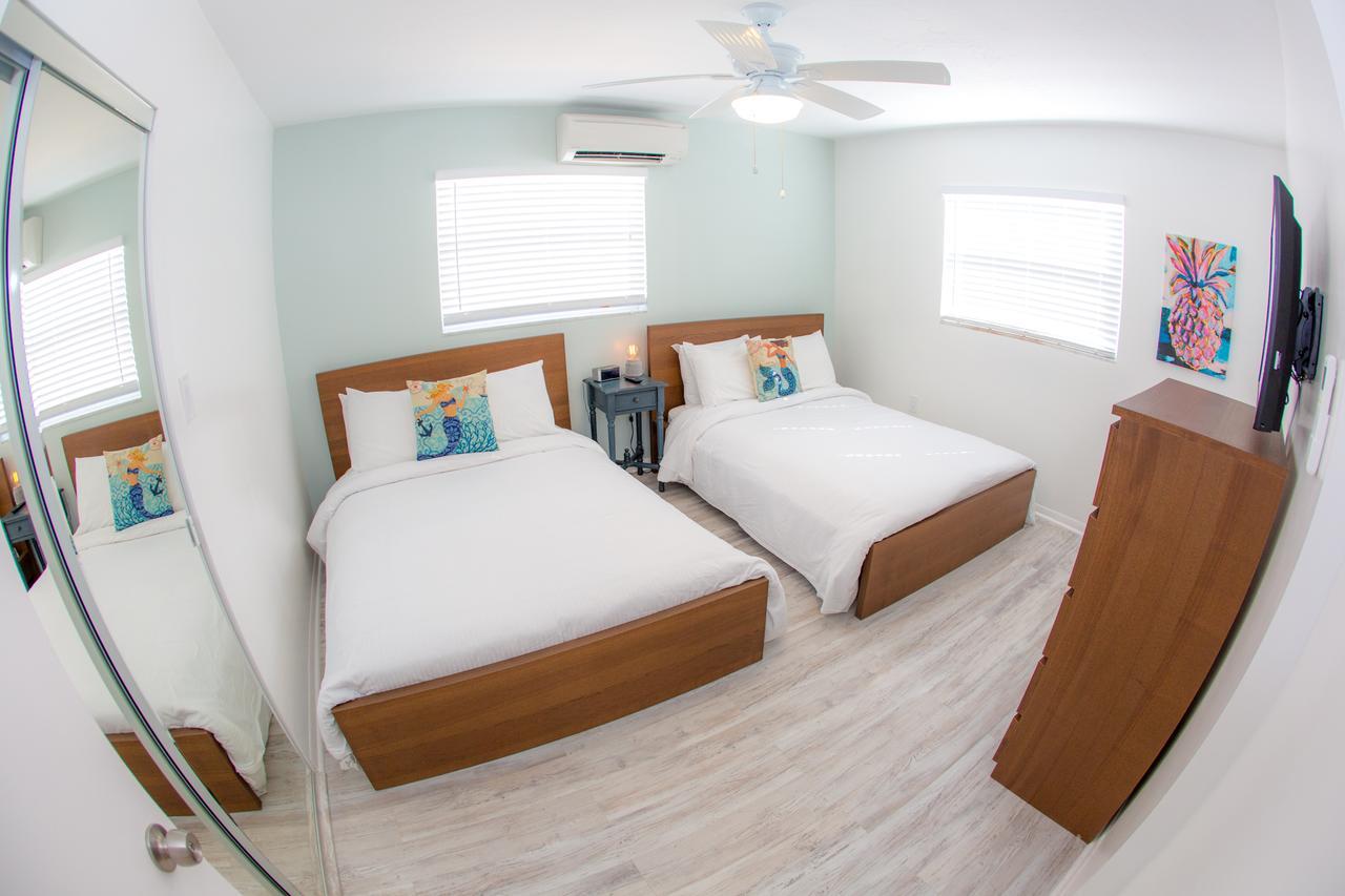 St. Pete Beach Suites Екстериор снимка