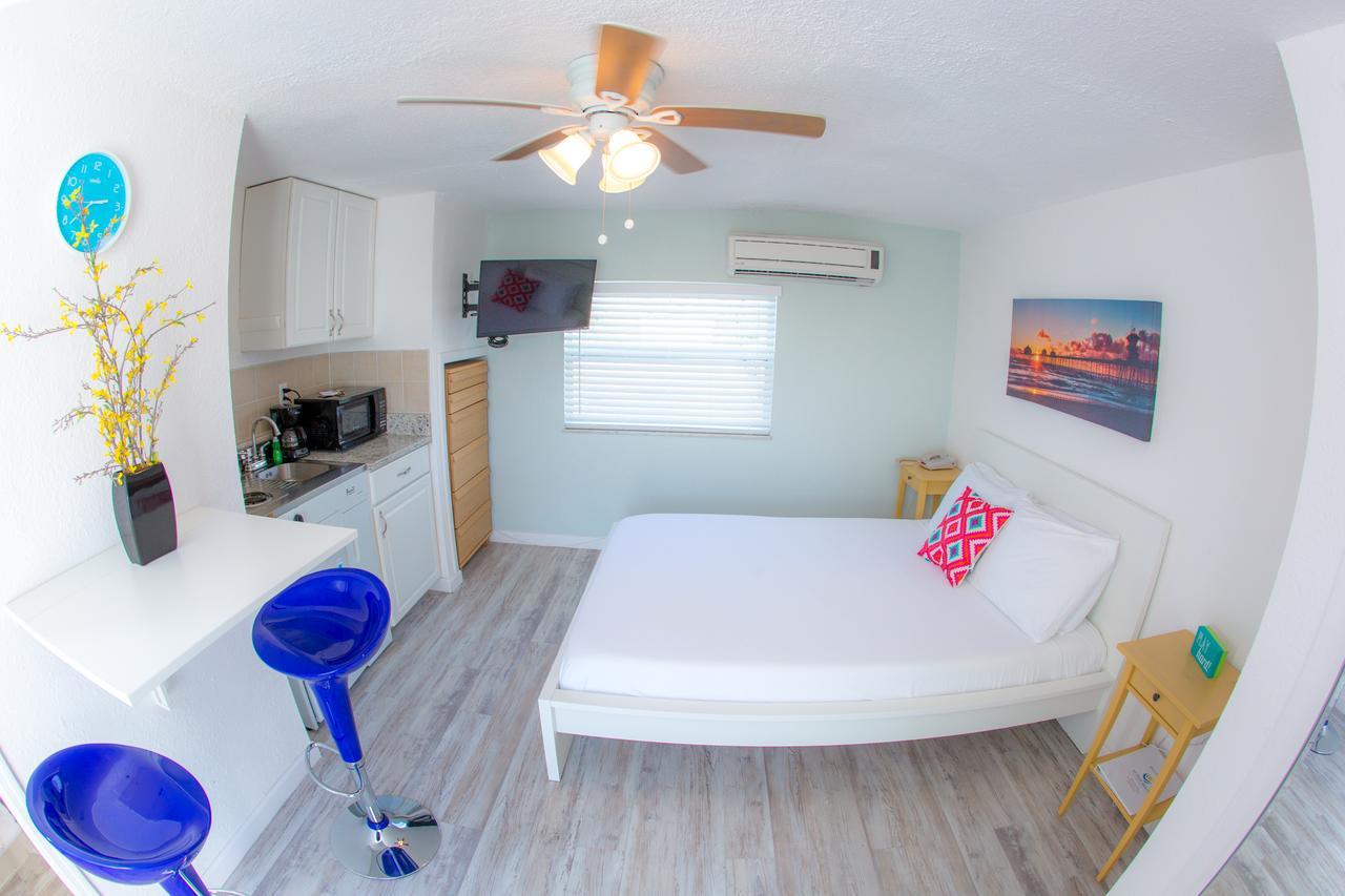 St. Pete Beach Suites Екстериор снимка