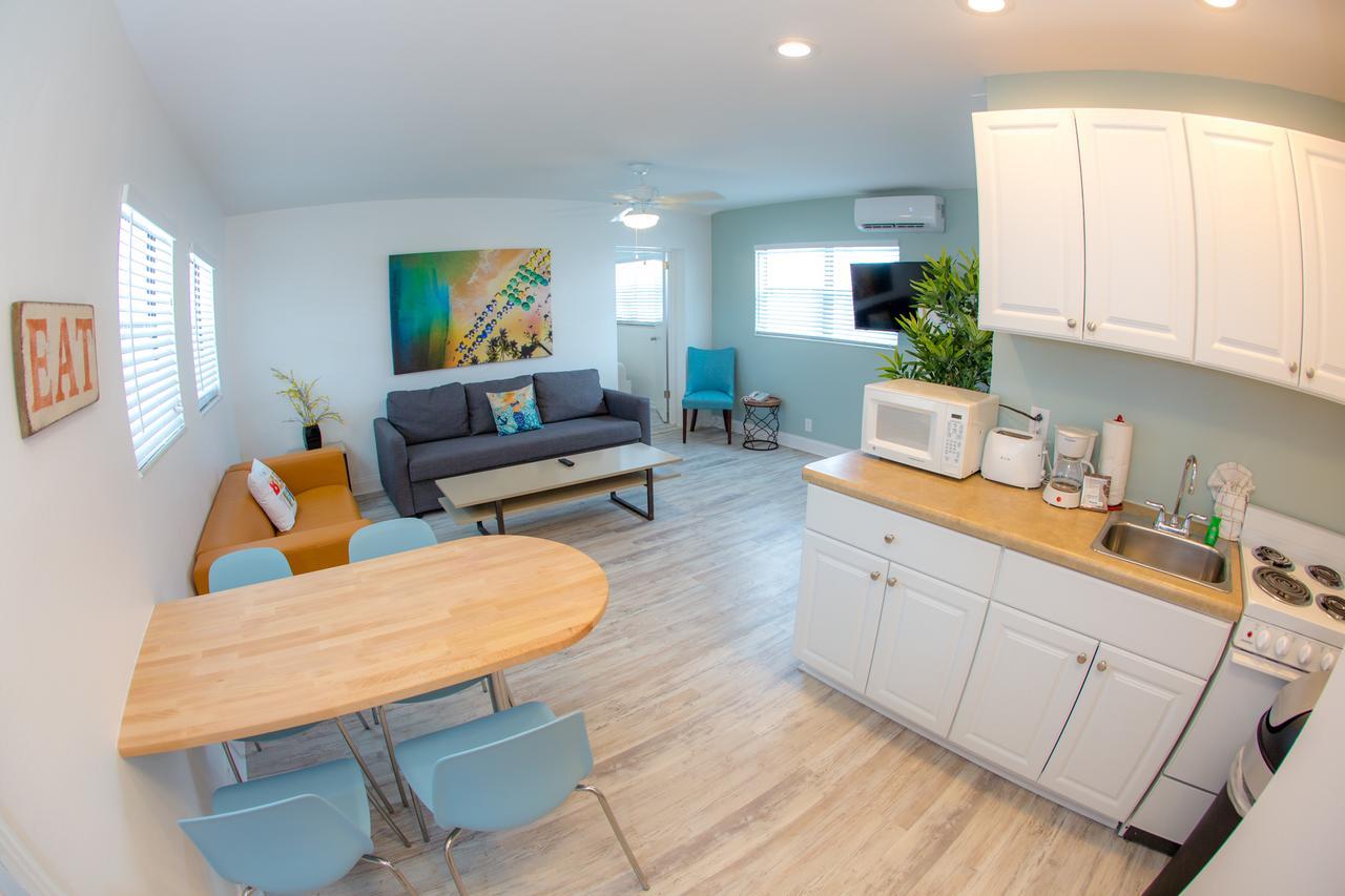 St. Pete Beach Suites Екстериор снимка