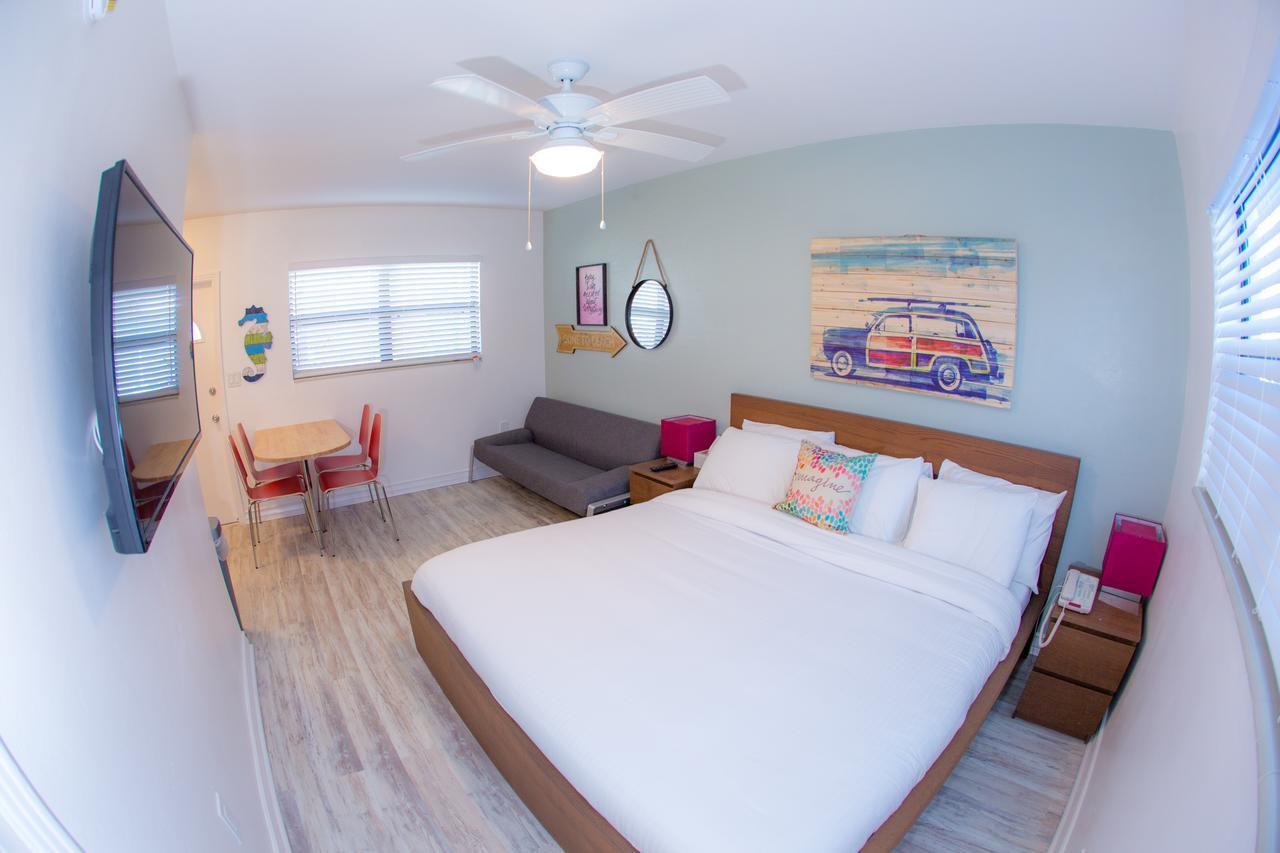 St. Pete Beach Suites Екстериор снимка