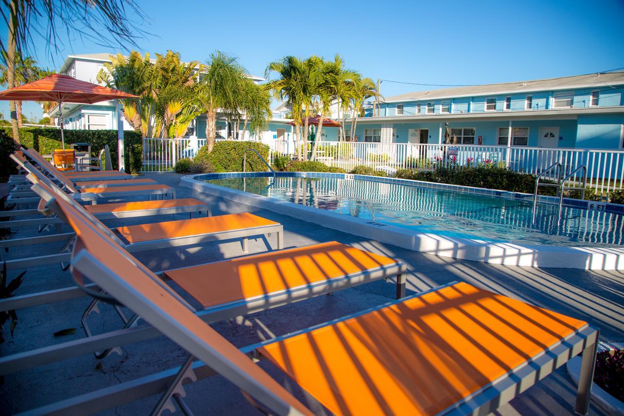 St. Pete Beach Suites Екстериор снимка