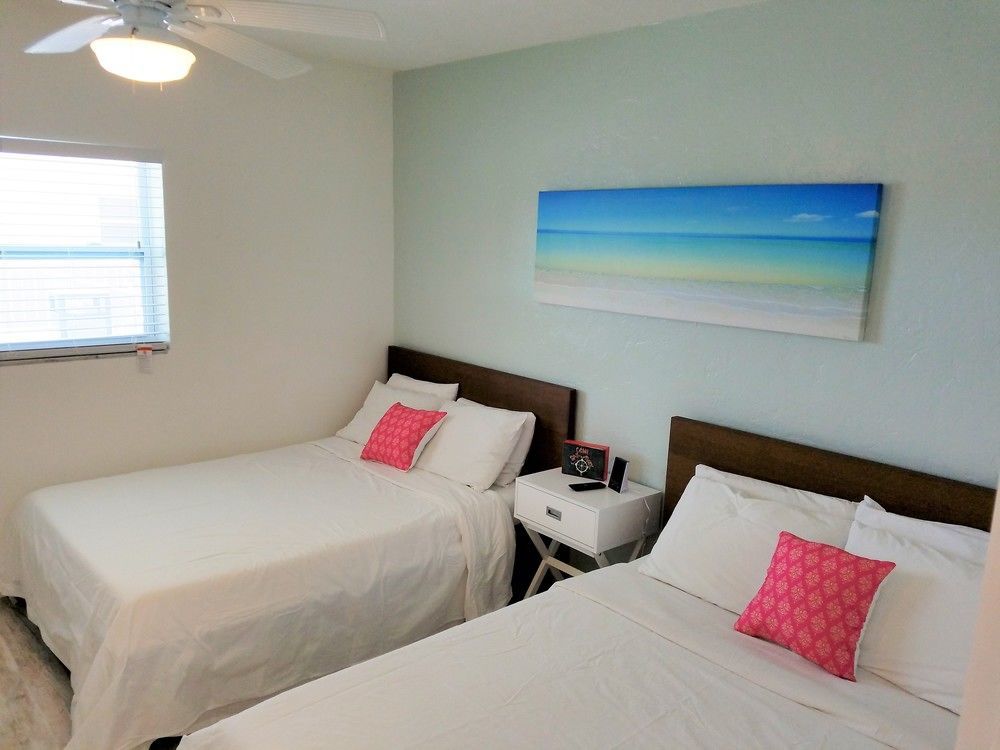 St. Pete Beach Suites Екстериор снимка