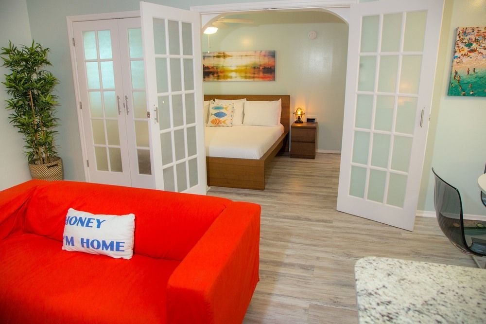 St. Pete Beach Suites Екстериор снимка