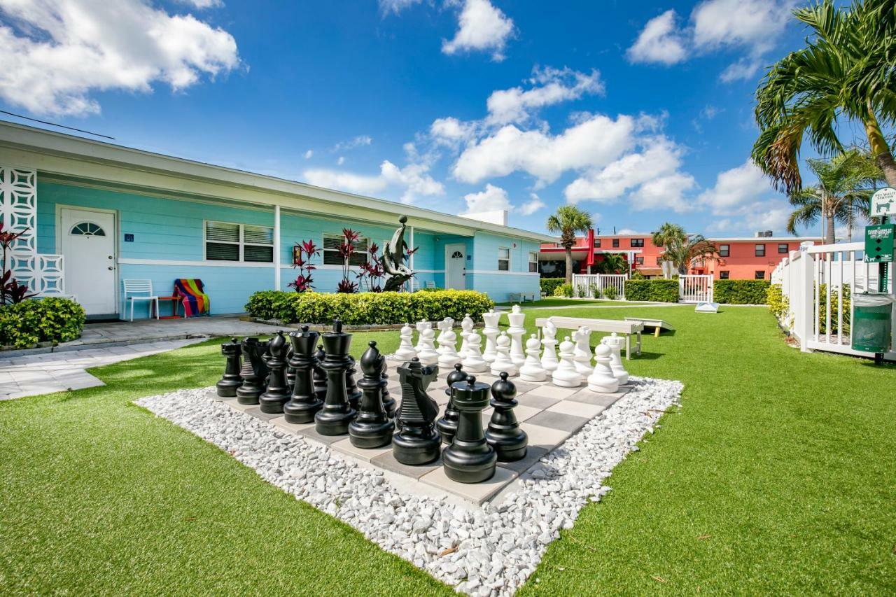St. Pete Beach Suites Екстериор снимка