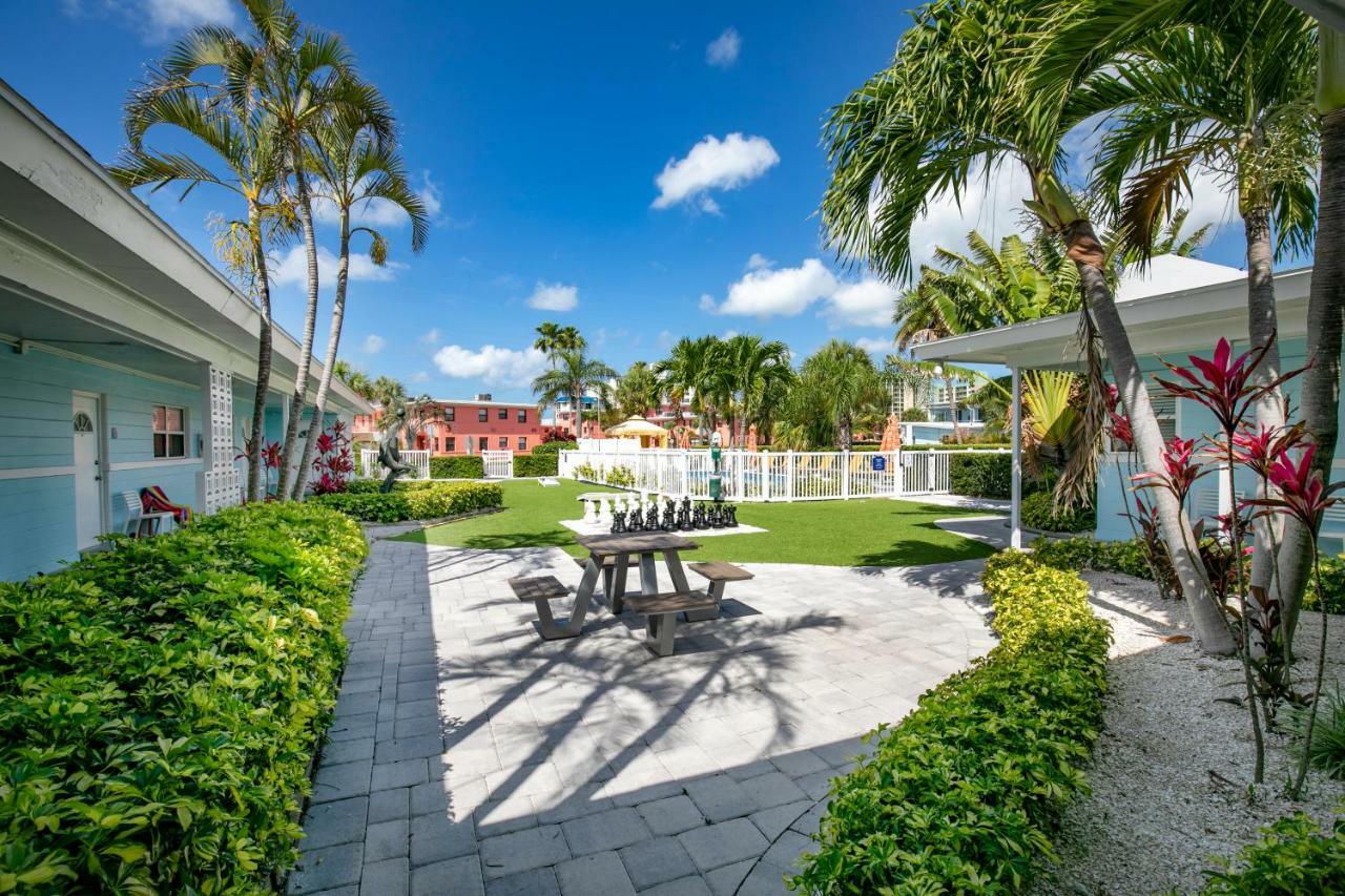 St. Pete Beach Suites Екстериор снимка