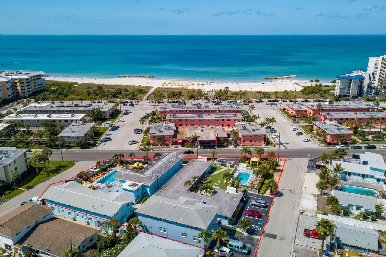 St. Pete Beach Suites Екстериор снимка