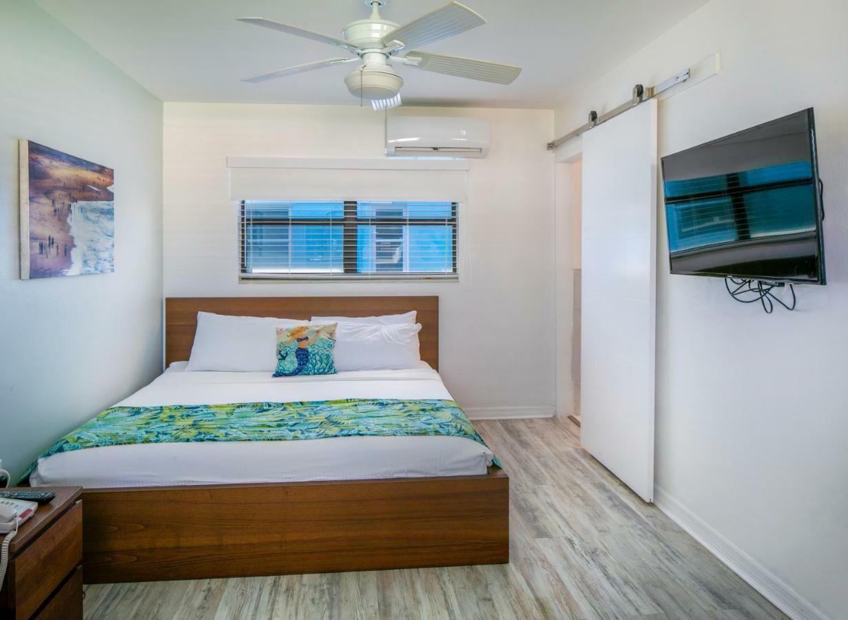 St. Pete Beach Suites Екстериор снимка