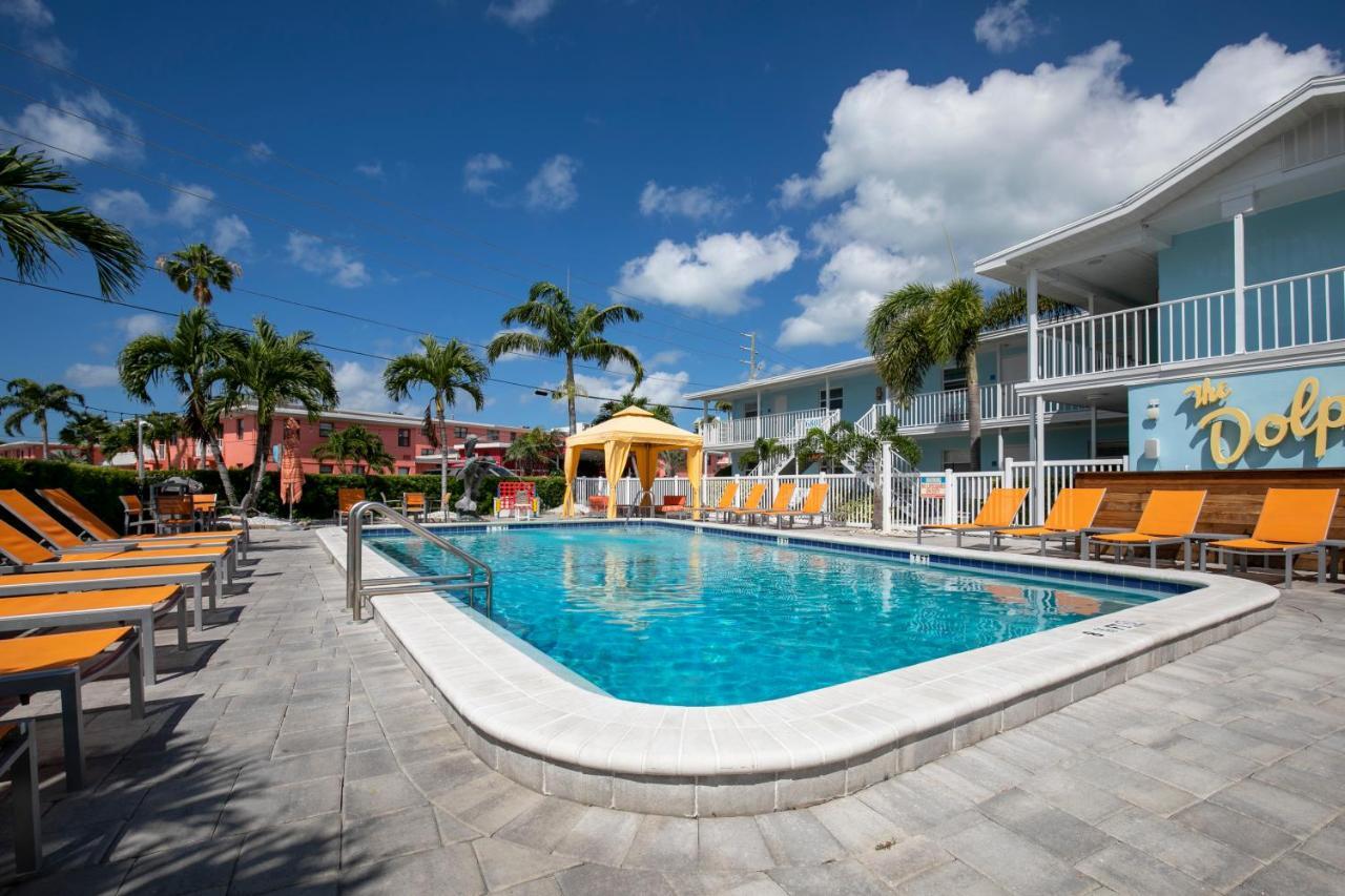 St. Pete Beach Suites Екстериор снимка